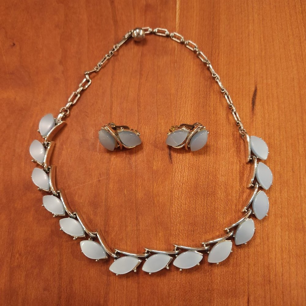 Vintage Costume Jewelry (Necklace + Clip On Earrings)